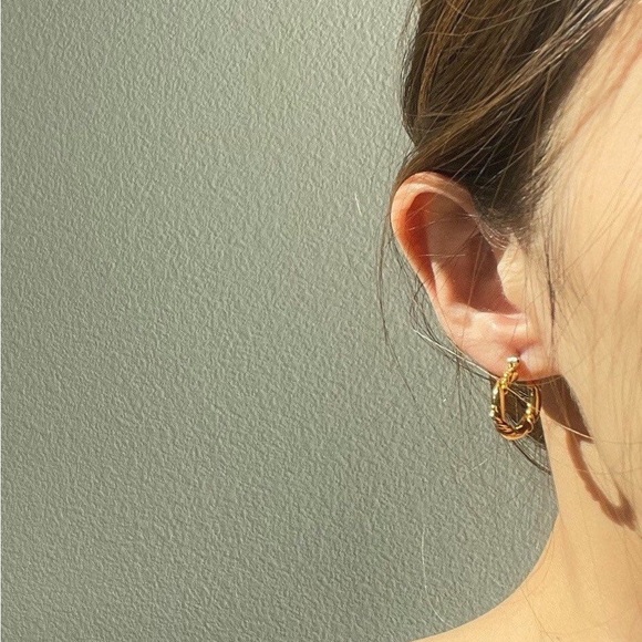 18K Gold Twist Rope Ribbon Hoops - Picture 7 of 10